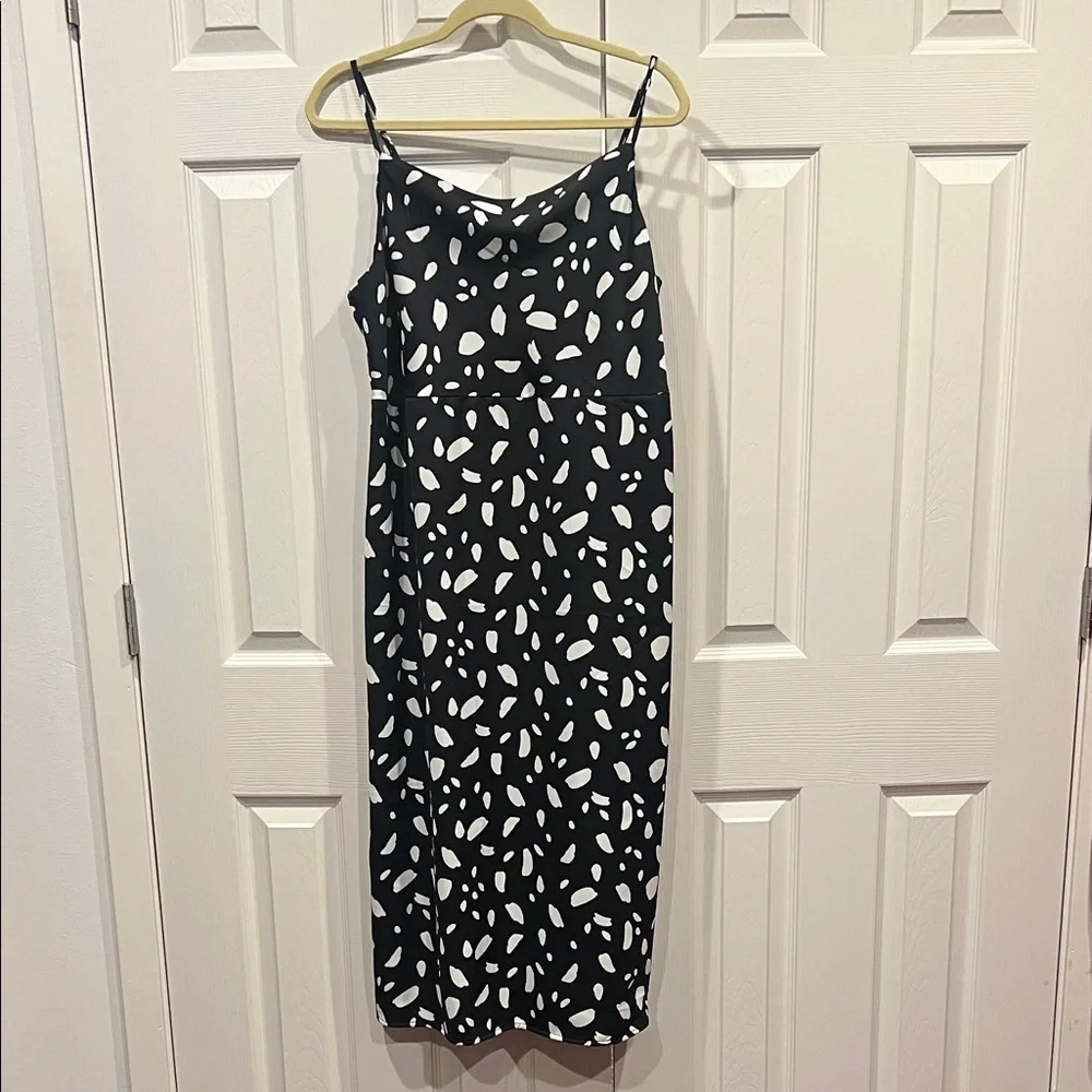 Old Navy Black and White Patterned Midi Dress - Picture 1 of 9